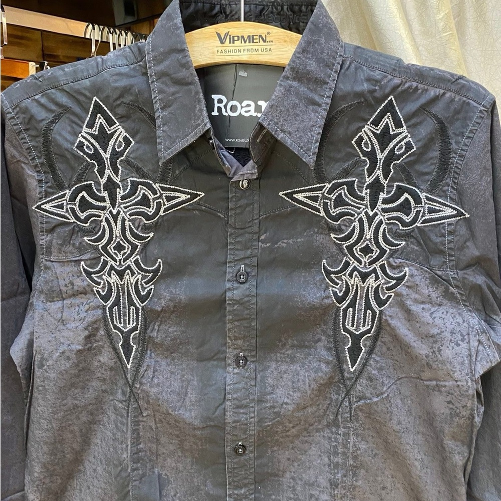 Roar Men's Gray Embroidered Button Down Shirt